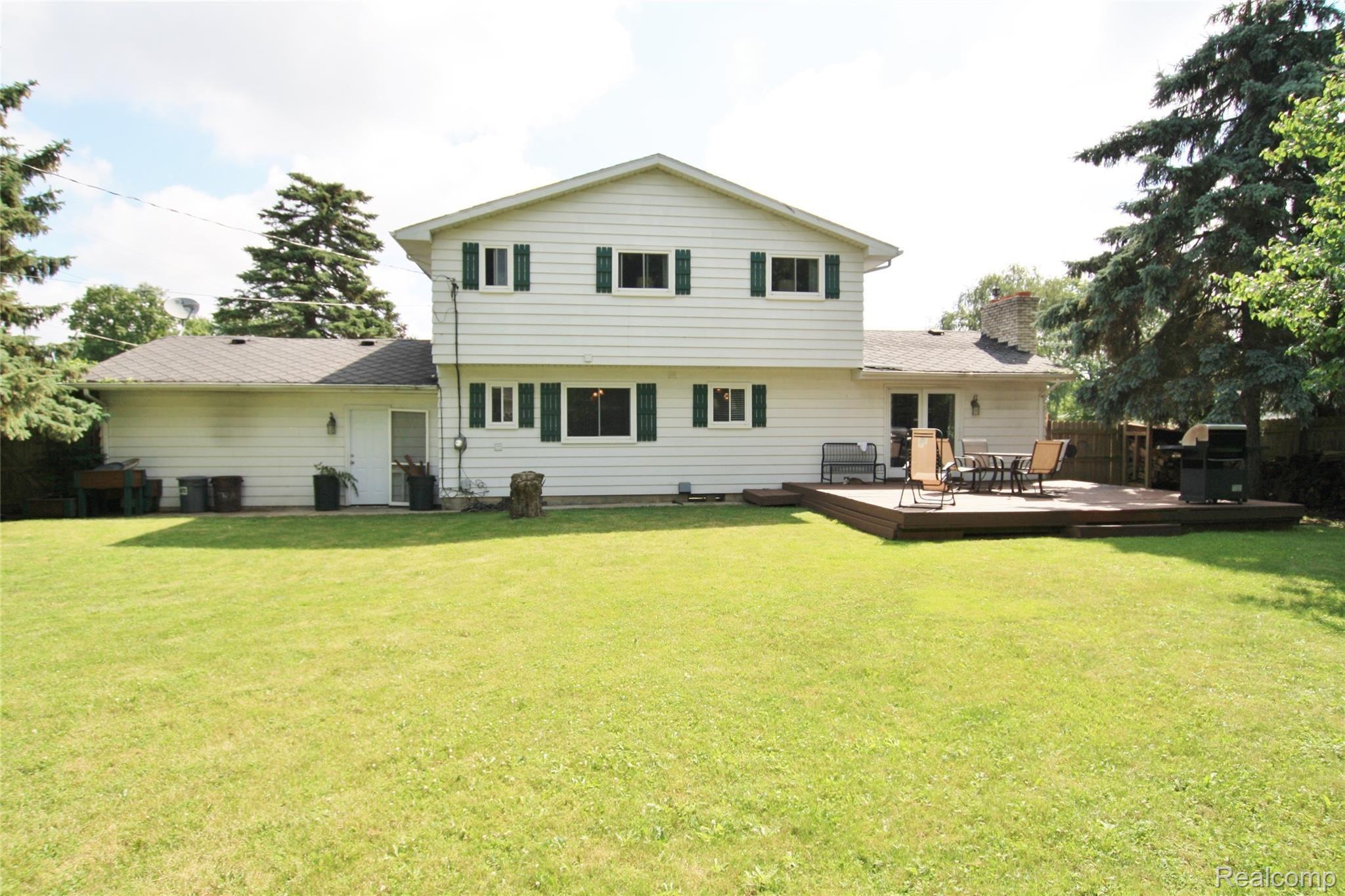3166 Red Barn Road Flint, MI 48507 - Photo 3 of 34 RedBarn 005.JPG