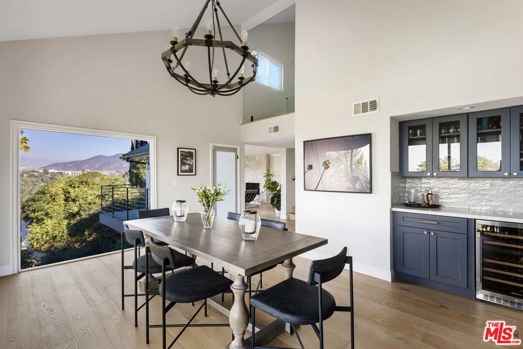 3589 Multiview Drive Los Angeles, CA 90068 - Photo 11 of 33