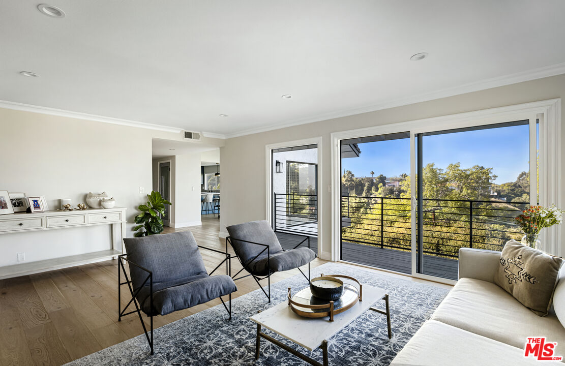 3589 Multiview Drive Los Angeles, CA 90068 - Photo 13 of 33