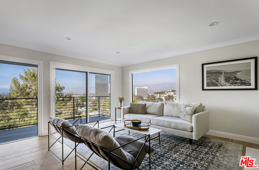 3589 Multiview Drive Los Angeles, CA 90068 - Photo 14 of 33