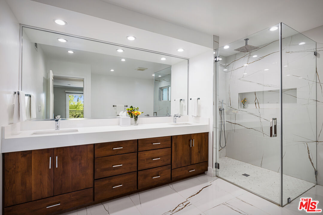 3589 Multiview Drive Los Angeles, CA 90068 - Photo 18 of 33