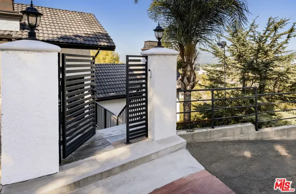 $2,398,000 | 3589 Multiview Drive, Los Angeles, CA 90068