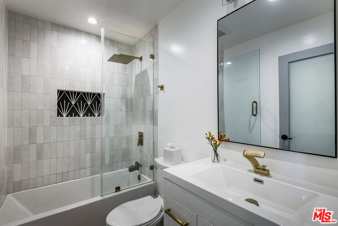 3589 Multiview Drive Los Angeles, CA 90068 - Photo 25 of 33