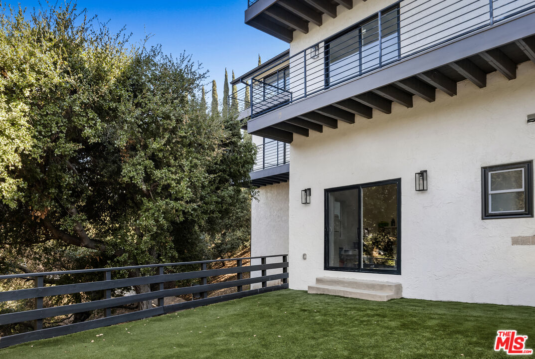 3589 Multiview Drive Los Angeles, CA 90068 - Photo 28 of 33