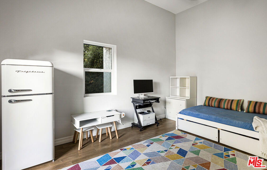 3589 Multiview Drive Los Angeles, CA 90068 - Photo 30 of 33