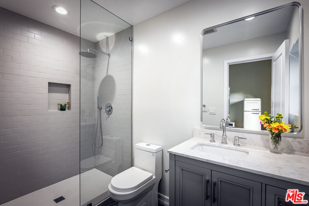 3589 Multiview Drive Los Angeles, CA 90068 - Photo 31 of 33