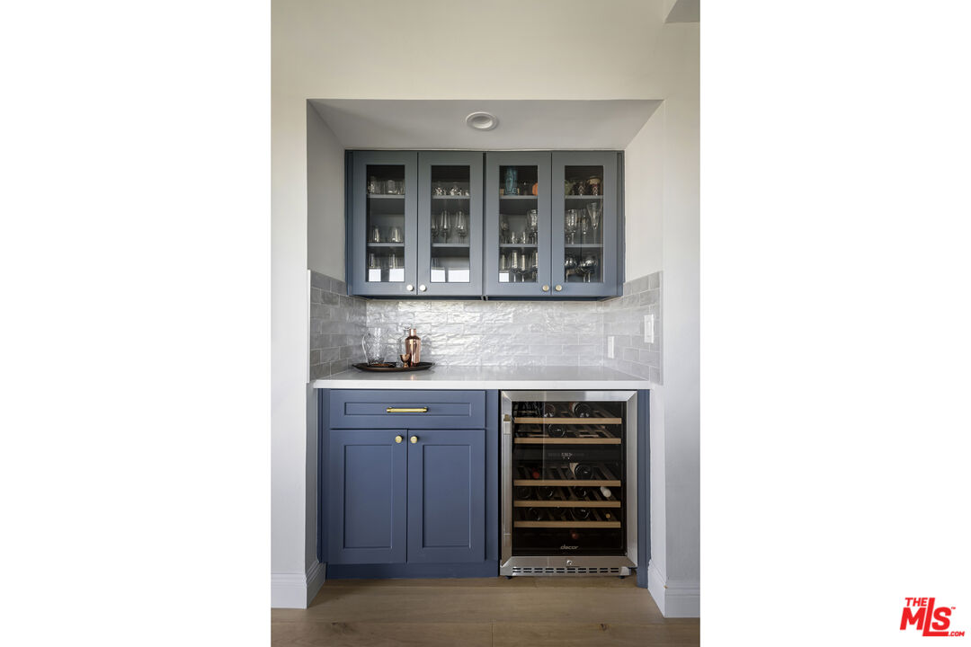 3589 Multiview Drive Los Angeles, CA 90068 - Photo 8 of 33