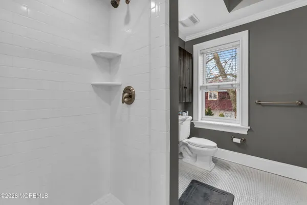 a picture of a wall with a bench