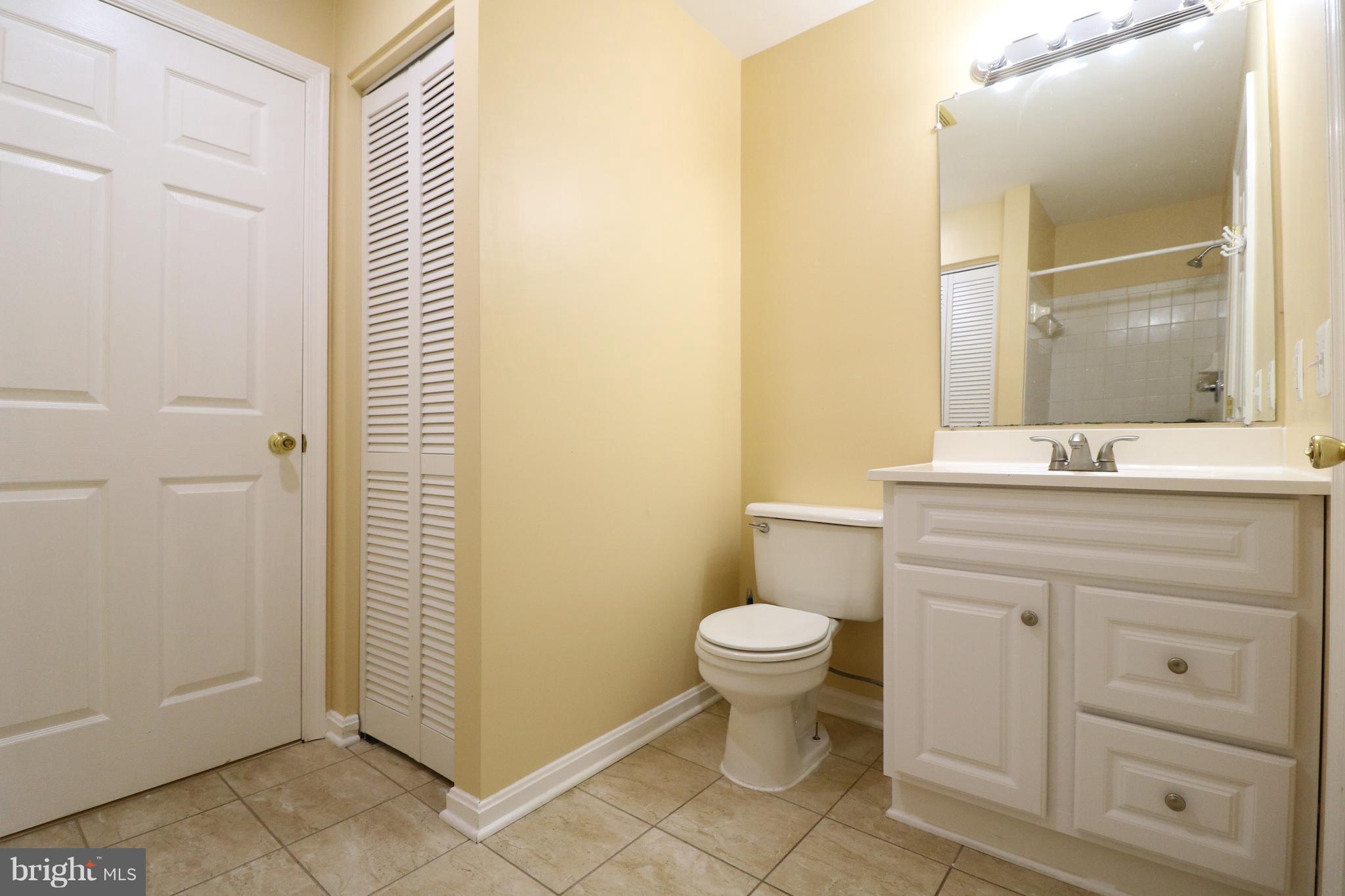 18701 Sparkling Water Drive, Unit 13H Germantown, MD 20874 - Photo 24 of 33 2nd bathroom