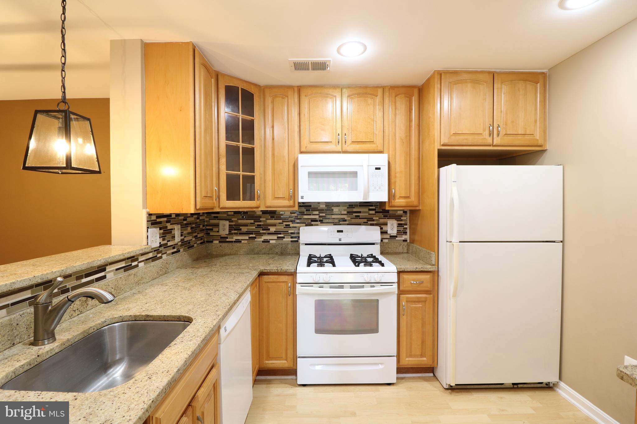 18701 Sparkling Water Drive, Unit 13H Germantown, MD 20874 - Photo 4 of 33 Tile Backsplash