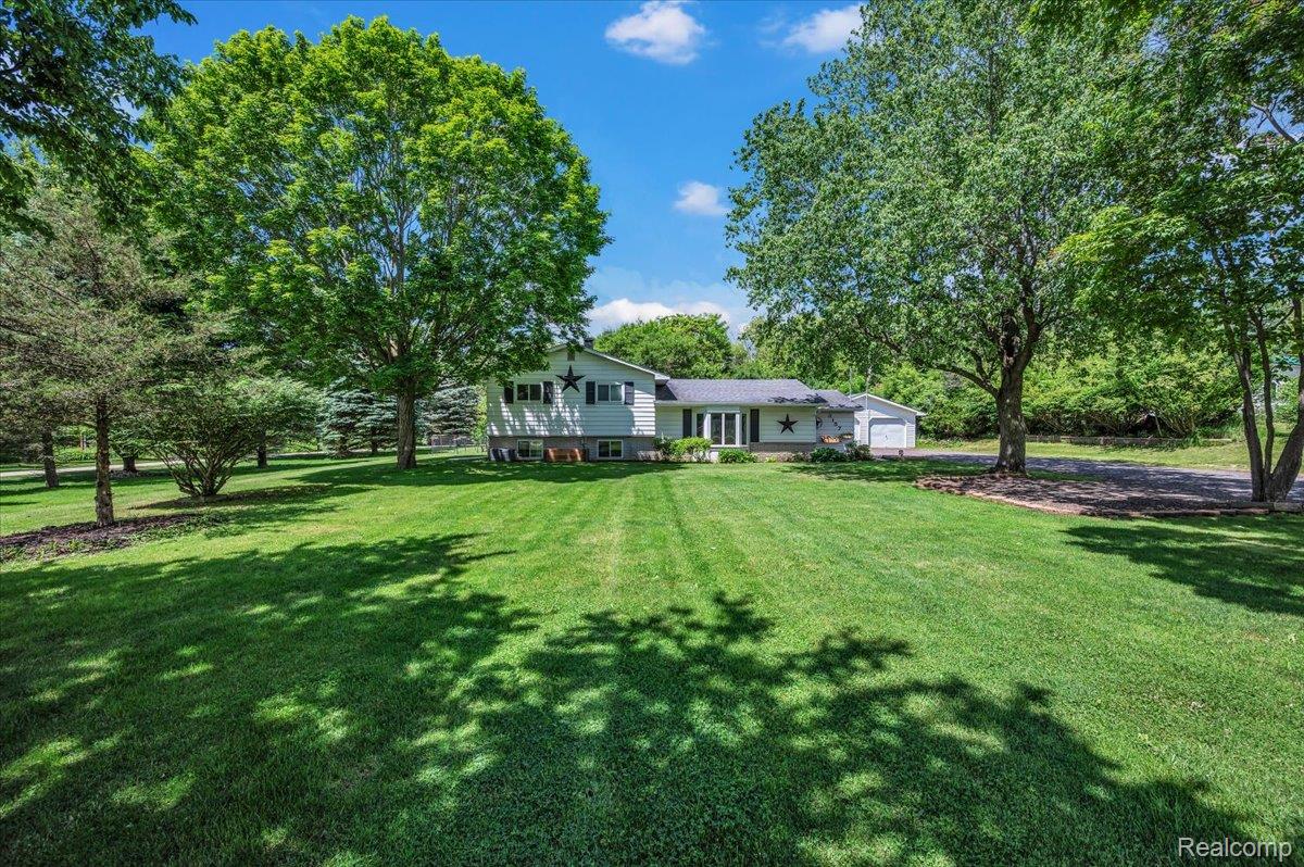 3157 North Irish Road Davison, MI 48423 - Photo 2 of 59 0.jpg