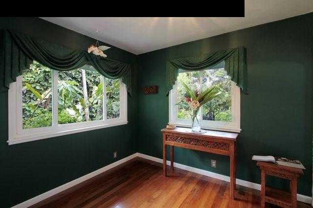 560 West Kuiaha Road Haiku, HI 96708 - Photo 5 of 23 a room with furniture and a window