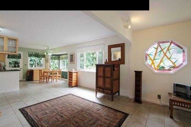 560 West Kuiaha Road Haiku, HI 96708 - Photo 7 of 23 a living room with furniture and a window