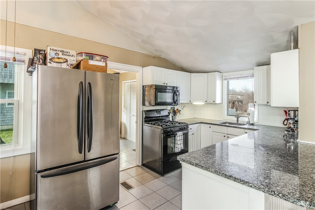 7 Captain Freebody Road Narragansett, RI 02882 - Photo 6 of 37 Gallery Image 6