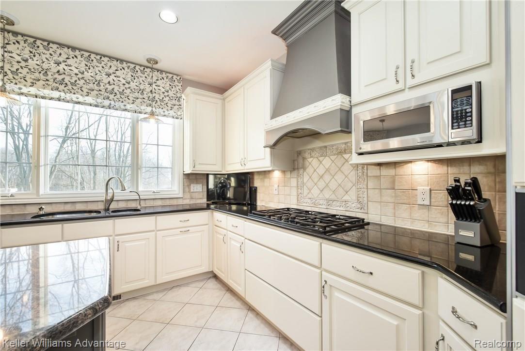 7942 Ranch Estates Road Clarkston, MI 48348 - Photo 19 of 61 Multiple burner range and large sink.