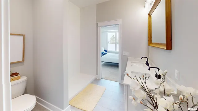 a en suite bathroom with a toilet