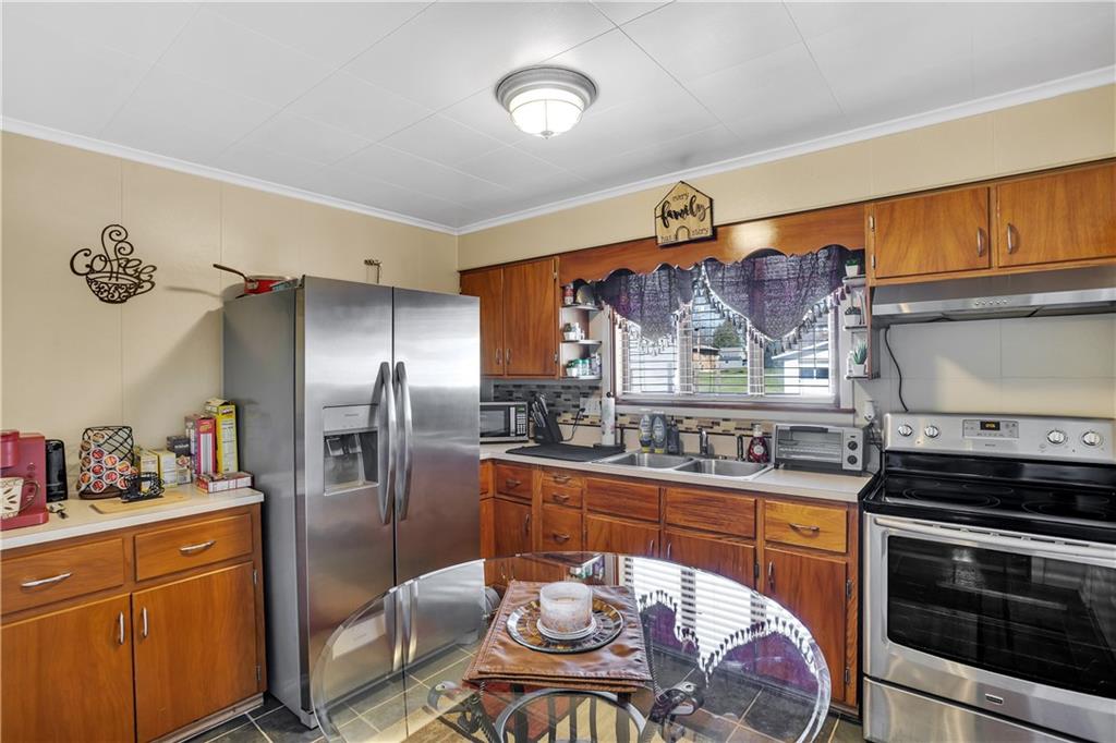 804 George Street Scottdale, PA 15683 - Photo 16 of 34 Eat in Kitchen! Included are Electric Stove and Refrigerator