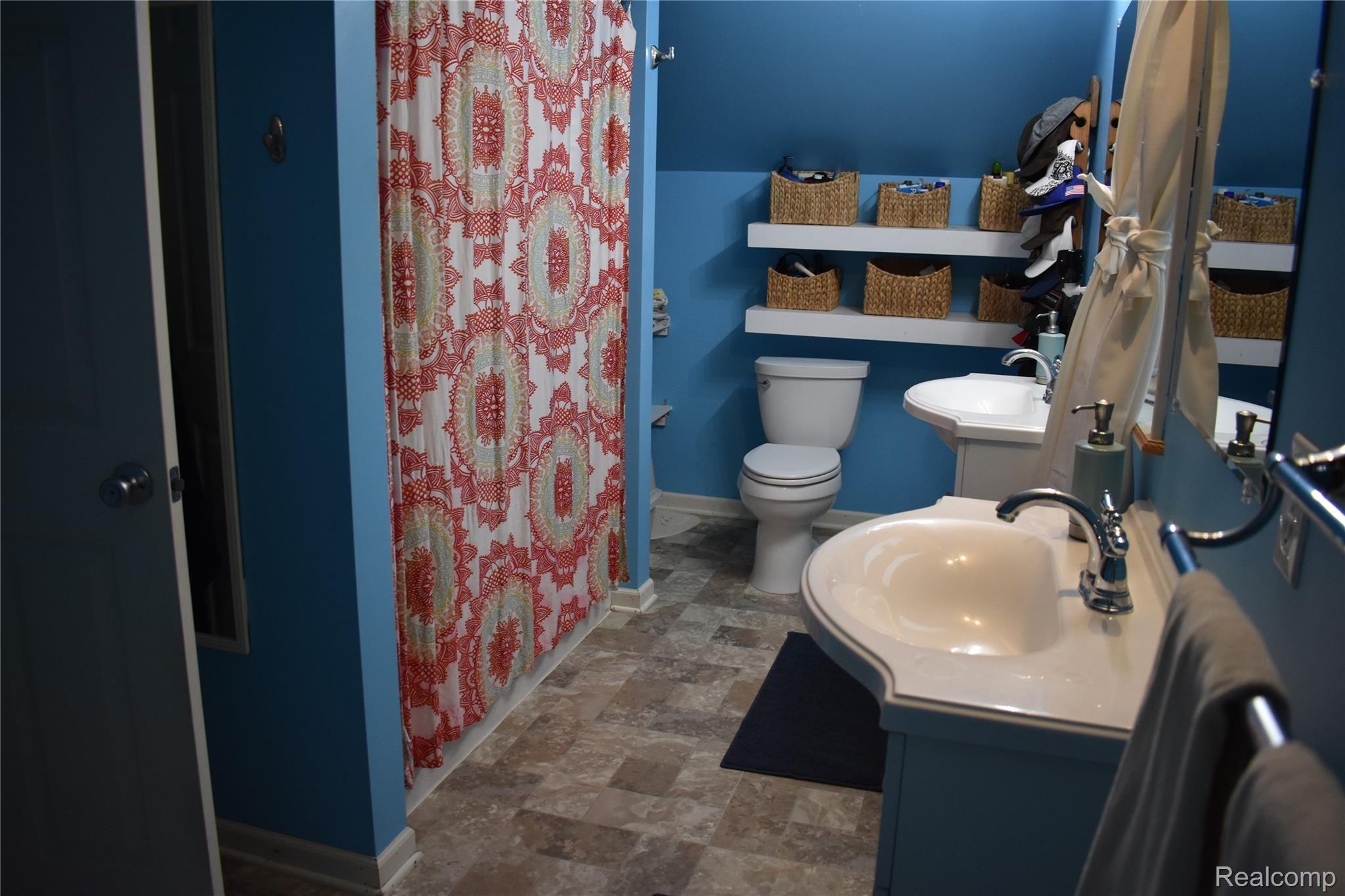7205 West Lange Road Fowlerville, MI 48836 - Photo 21 of 25 Masterbath_2.jpg