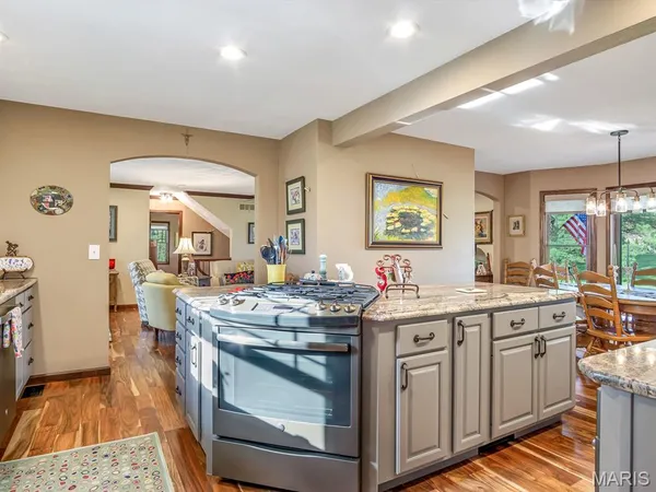 $675,000 | 5542 Wildwood Drive, Waterloo, IL 62298