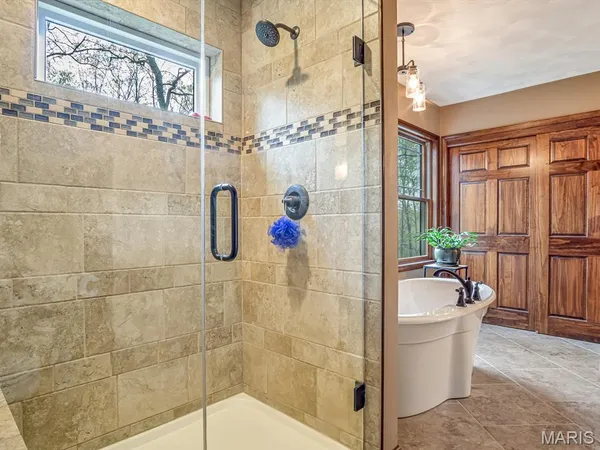 $675,000 | 5542 Wildwood Drive, Waterloo, IL 62298