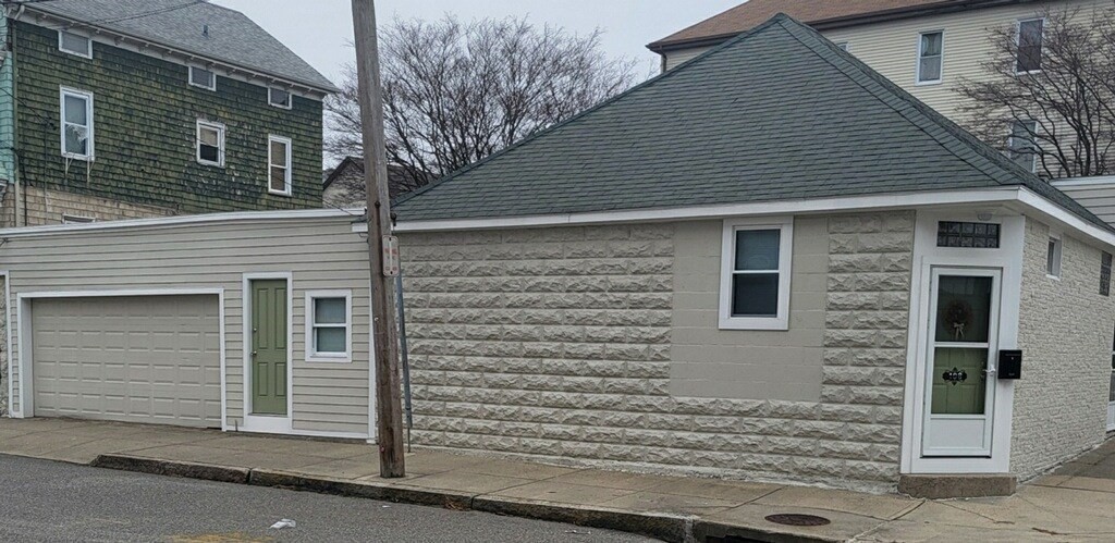 108 Howe Street Fall River, MA 02724 - Photo 3 of 32 Gallery Image 3