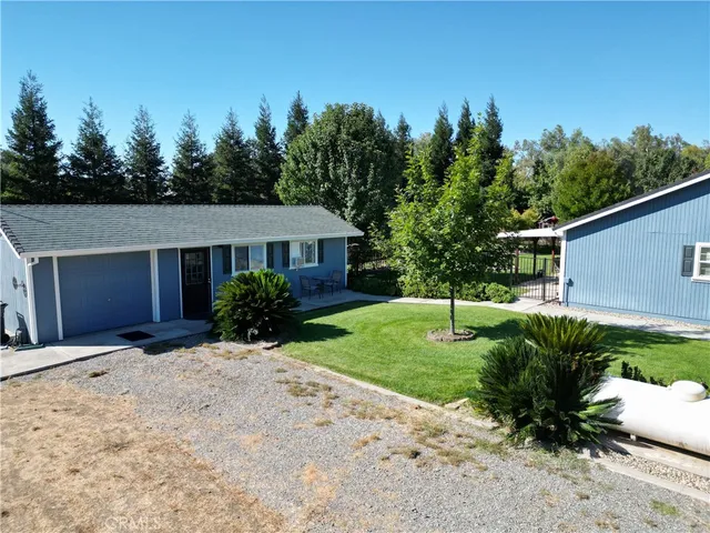 a view of a house with a backyard