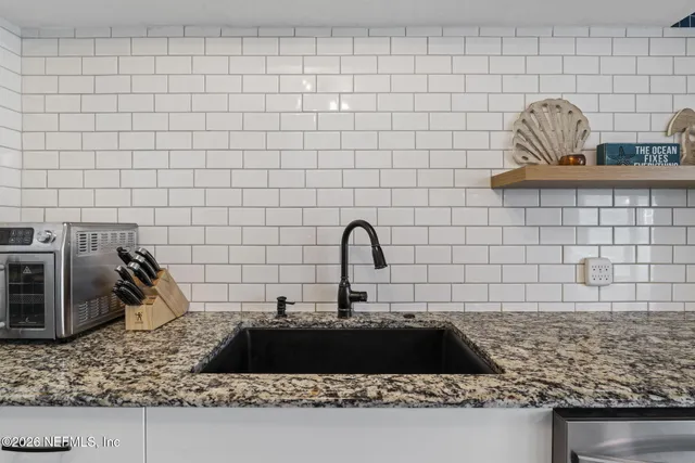 a view of a house with backyard and a tree