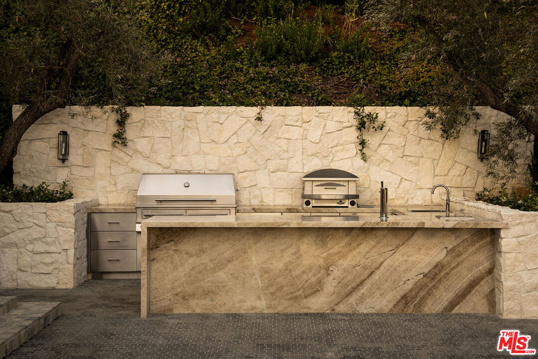 851 Strada Vecchia Road Los Angeles, CA 90077 - Photo 27 of 29 Gallery Image 27