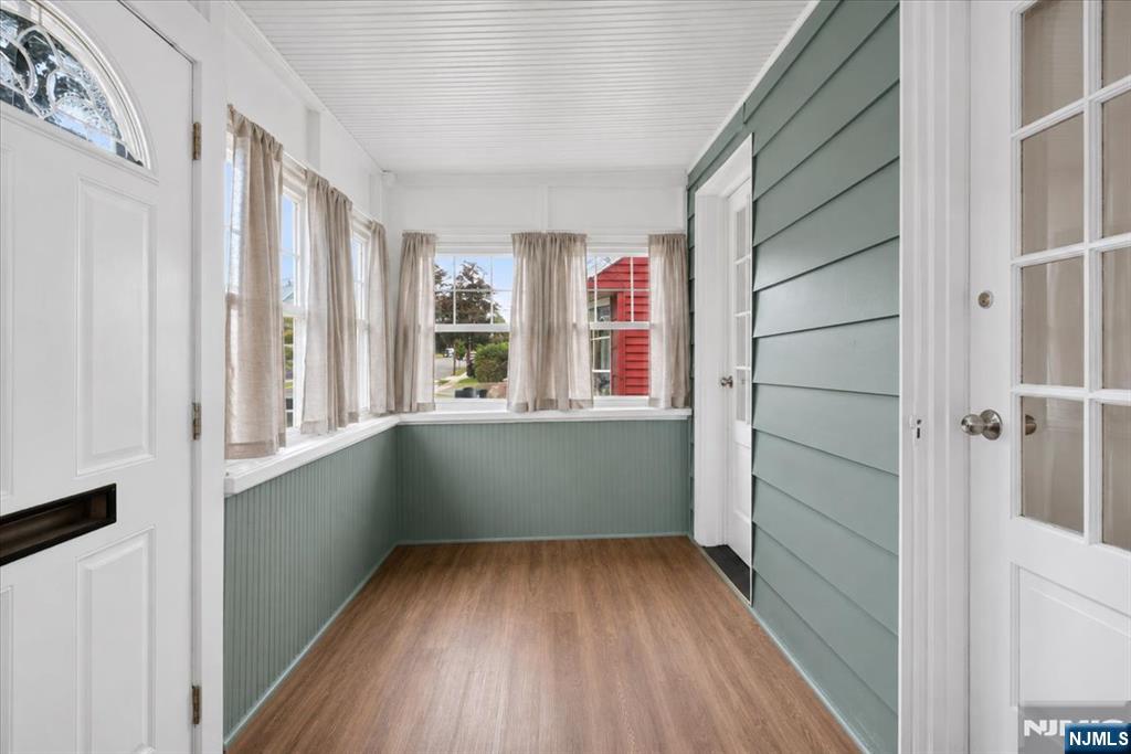 7 Laurel Place East Rutherford, NJ 07073 - Photo 3 of 35 Gallery Image 3
