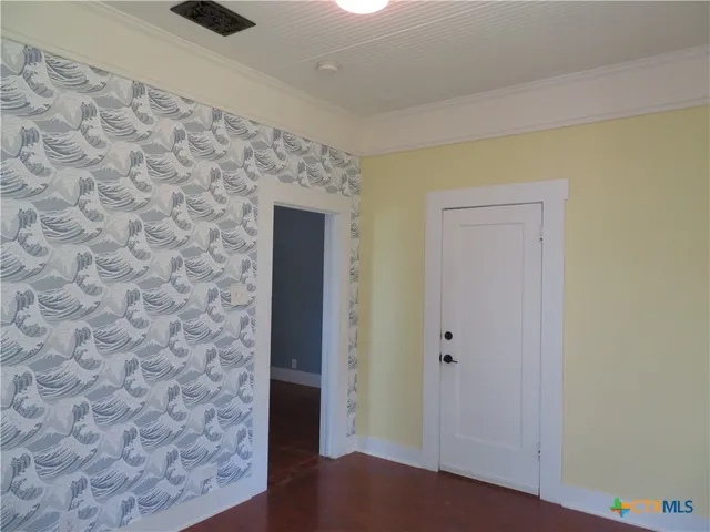 $1,495 | 610 East Krezdorn Street, Seguin, TX 78155