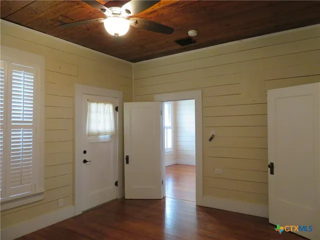 $1,495 | 610 East Krezdorn Street, Seguin, TX 78155