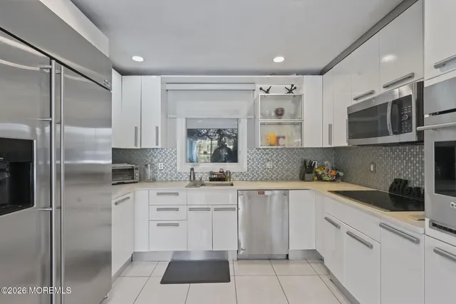 $799,900 | 330 Plymouth Drive, Freehold, NJ 07728