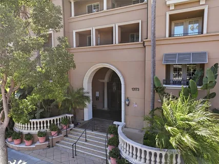 $1,395,000 | 13173 Pacific Promenade, Unit 203, Playa Vista, CA 90094