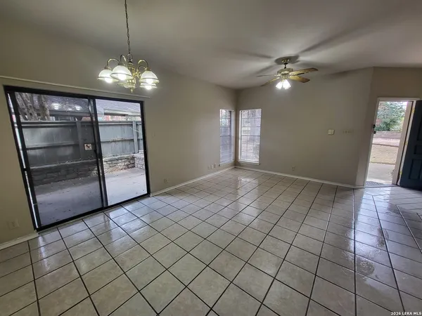 $1,250 | 31 Chapel Hill Circle, San Antonio, TX 78240