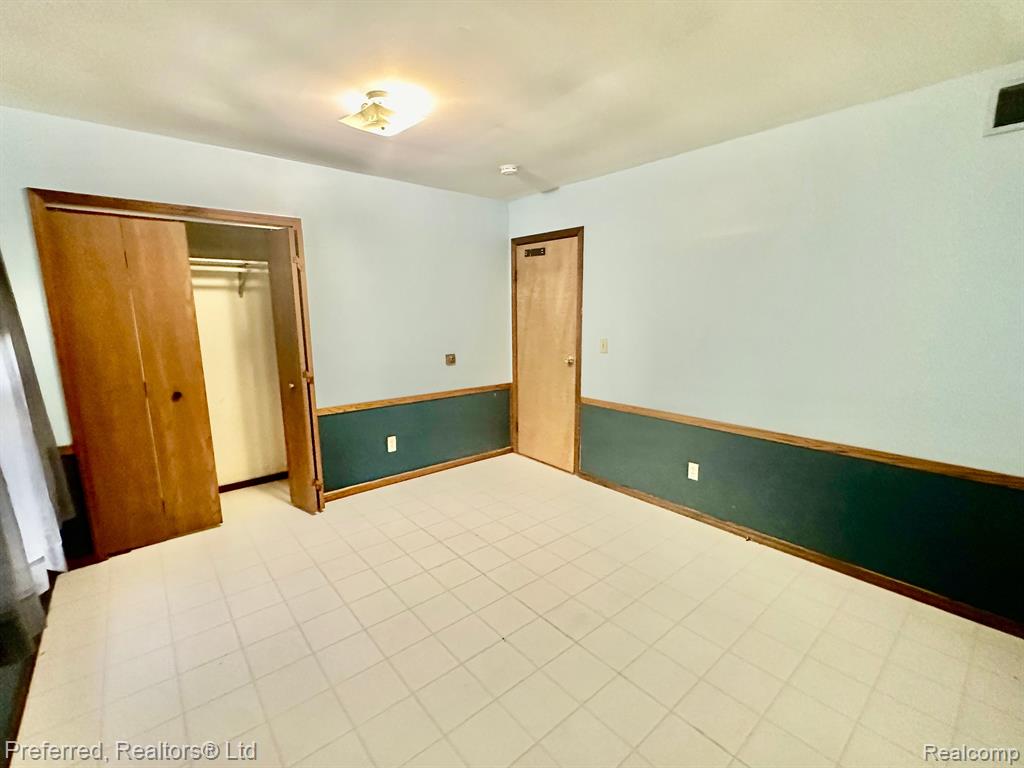 28829 King Road Romulus, MI 48174 - Photo 5 of 16
