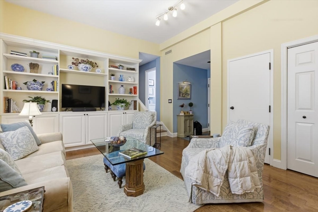 65 Glen Road, Unit H1 Brookline, MA 02445 - Photo 6 of 39 a living room with furniture and a flat screen tv