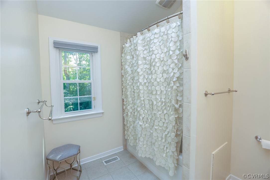 5219 Rock Harbour Road Midlothian, VA 23112 - Photo 26 of 50 a bathroom with a shower