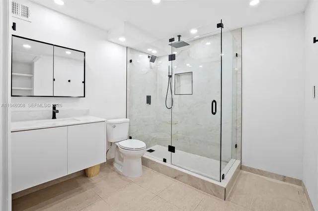 $4,100 | 3180 South Ocean Drive, Unit 1508, Hallandale Beach, FL 33009