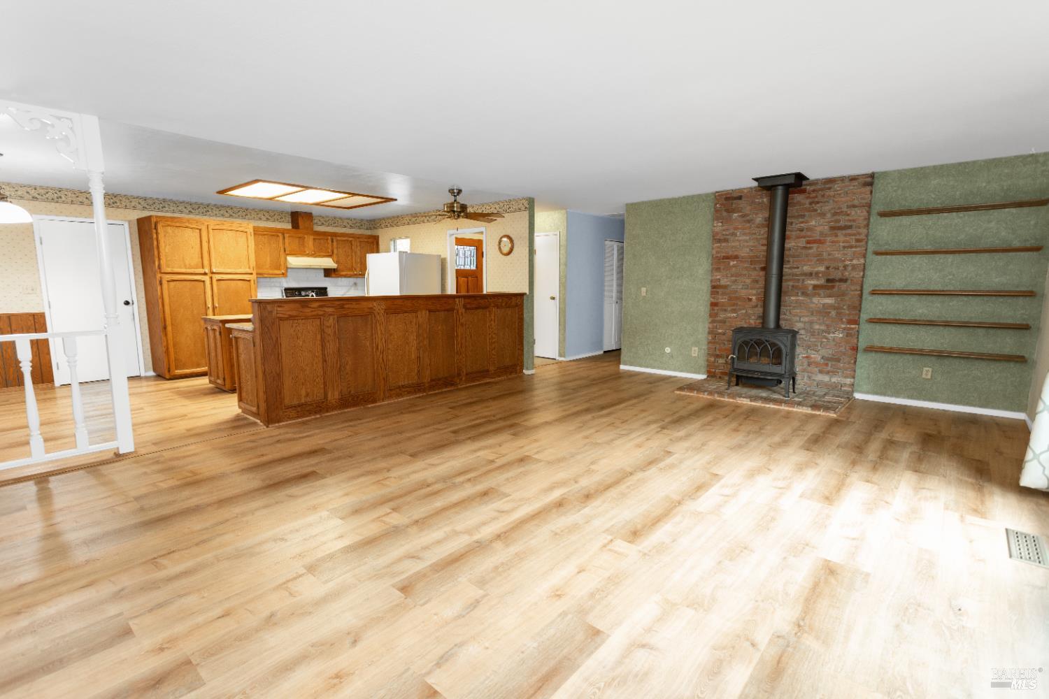 424 B Mason Street Healdsburg, CA 95448 - Photo 11 of 27 a view of a room with wooden floor