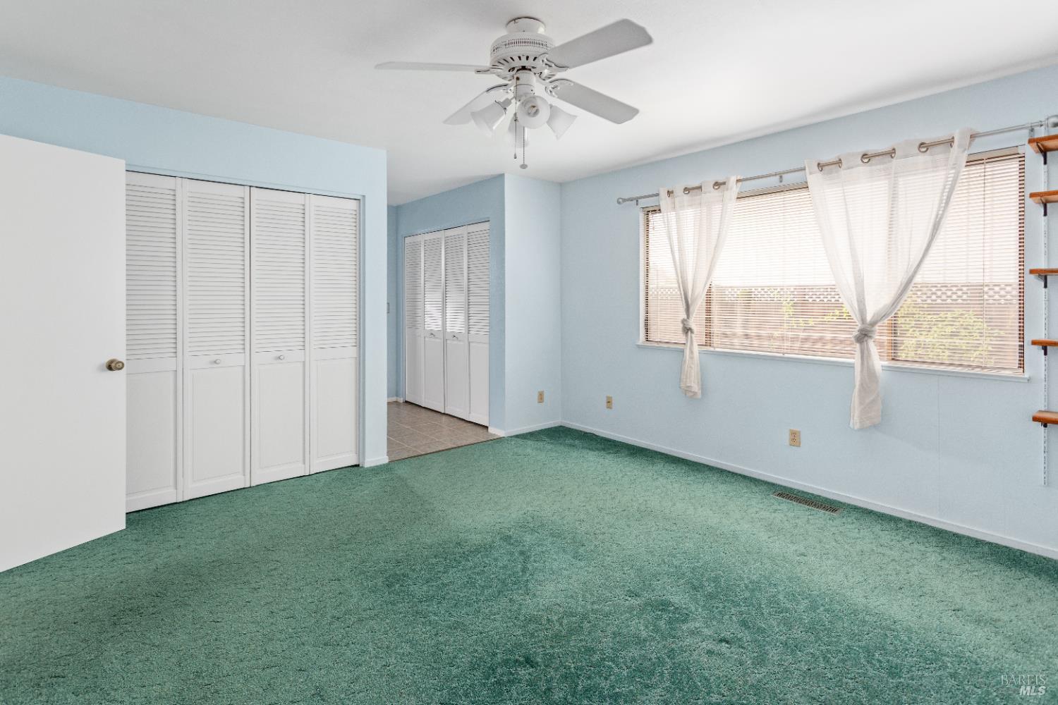 424 B Mason Street Healdsburg, CA 95448 - Photo 16 of 27 a view of an empty room with a window