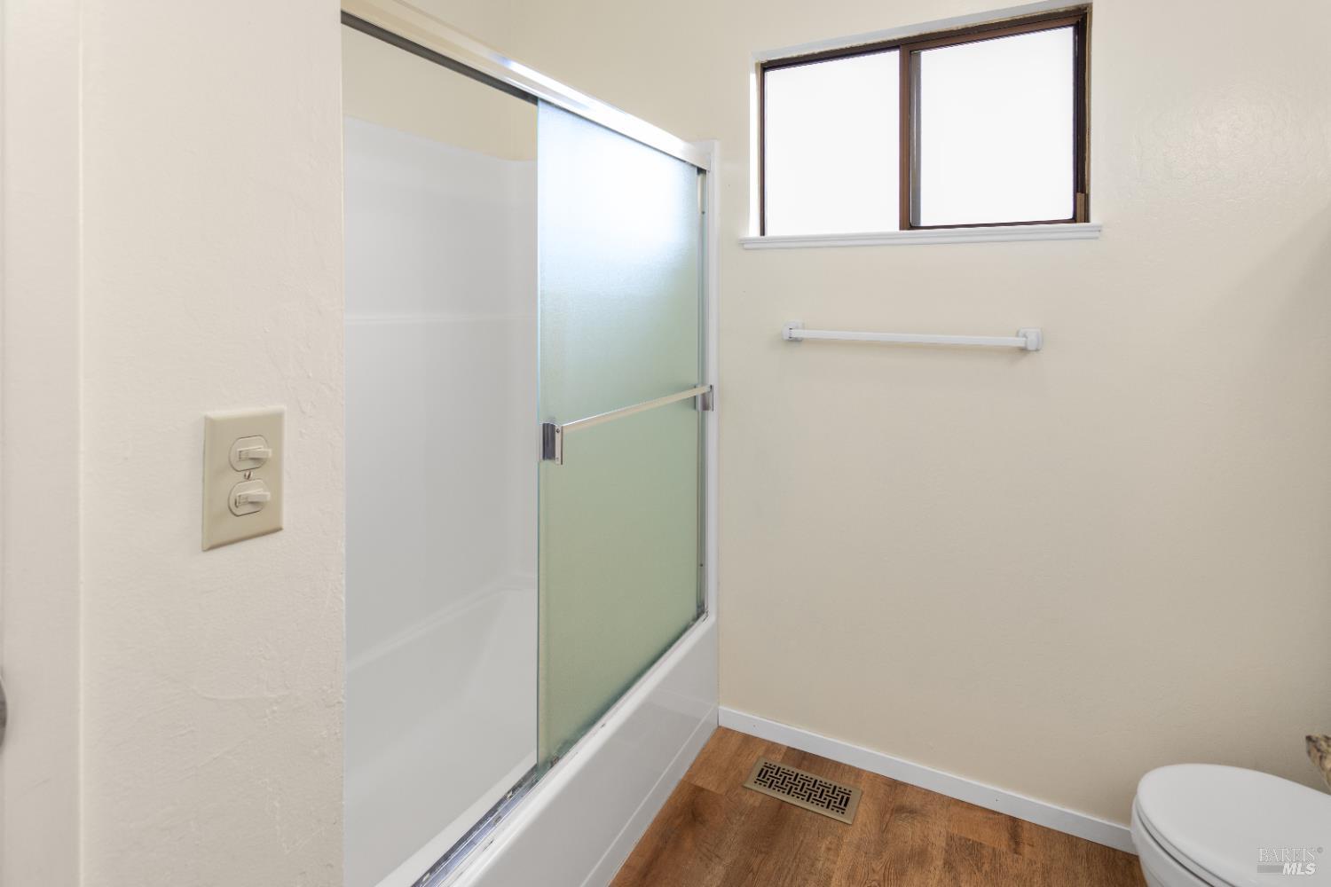424 B Mason Street Healdsburg, CA 95448 - Photo 21 of 27 a bathroom with a toilet and a shower