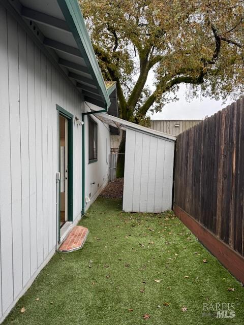 424 B Mason Street Healdsburg, CA 95448 - Photo 7 of 27 a view of a backyard with garage