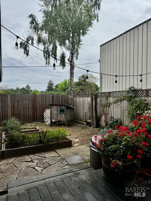 424 B Mason Street Healdsburg, CA 95448 - Photo 9 of 27 a view of a backyard with a garden