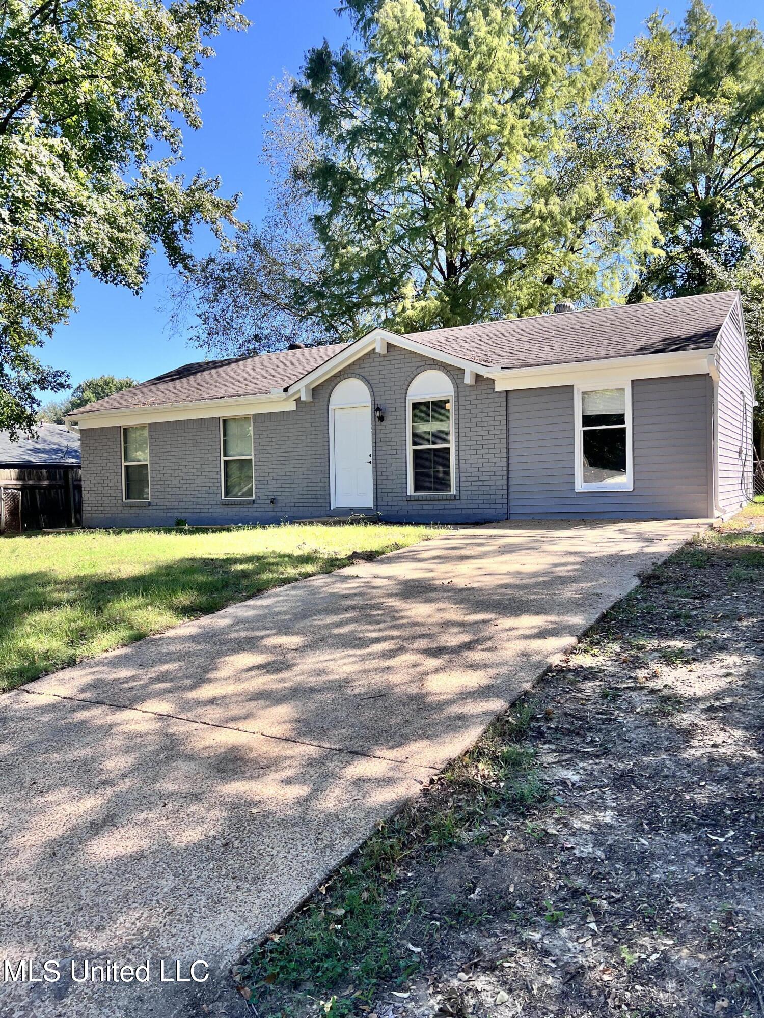 6430 Ridgewood Road Horn Lake, MS 38637 - Photo 11 of 12 Front of home