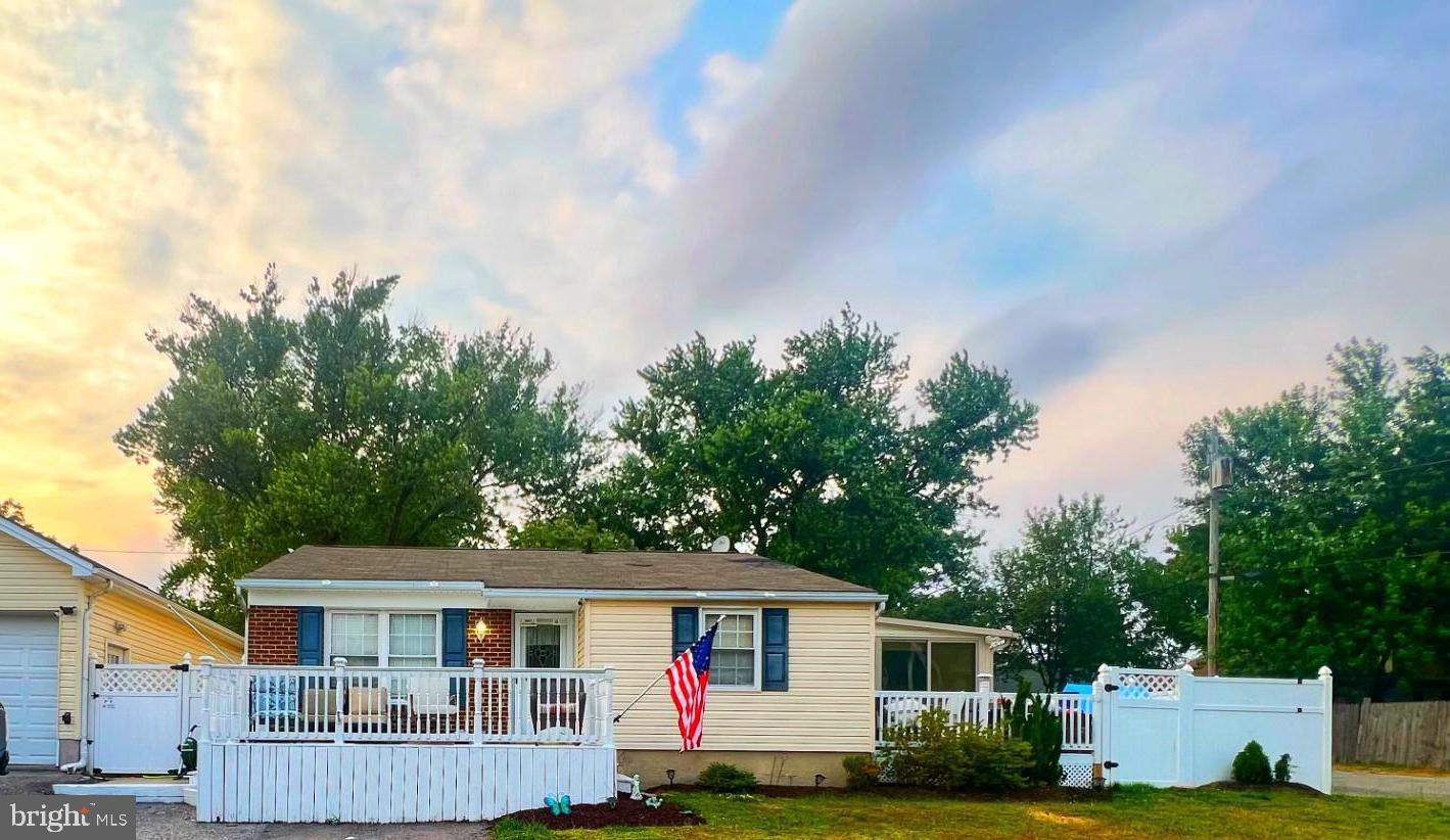 121 Bar Harbor Road Pasadena, MD 21122 - Photo 1 of 21 Front