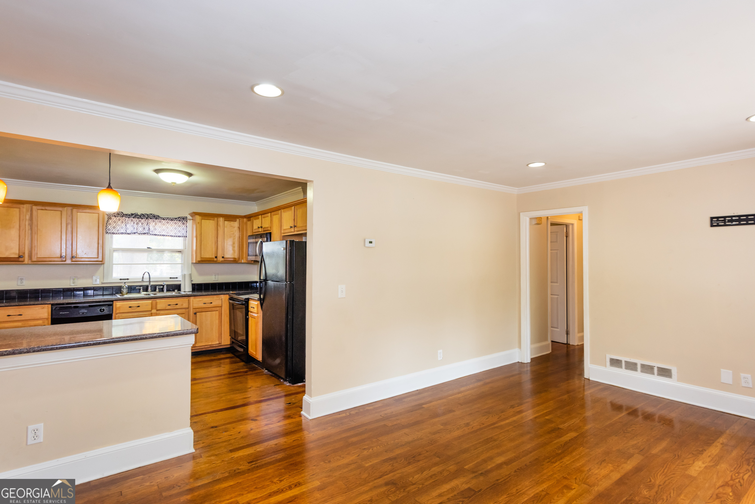 3132 Cloverhurst Drive East Point, GA 30344 - Photo 2 of 10