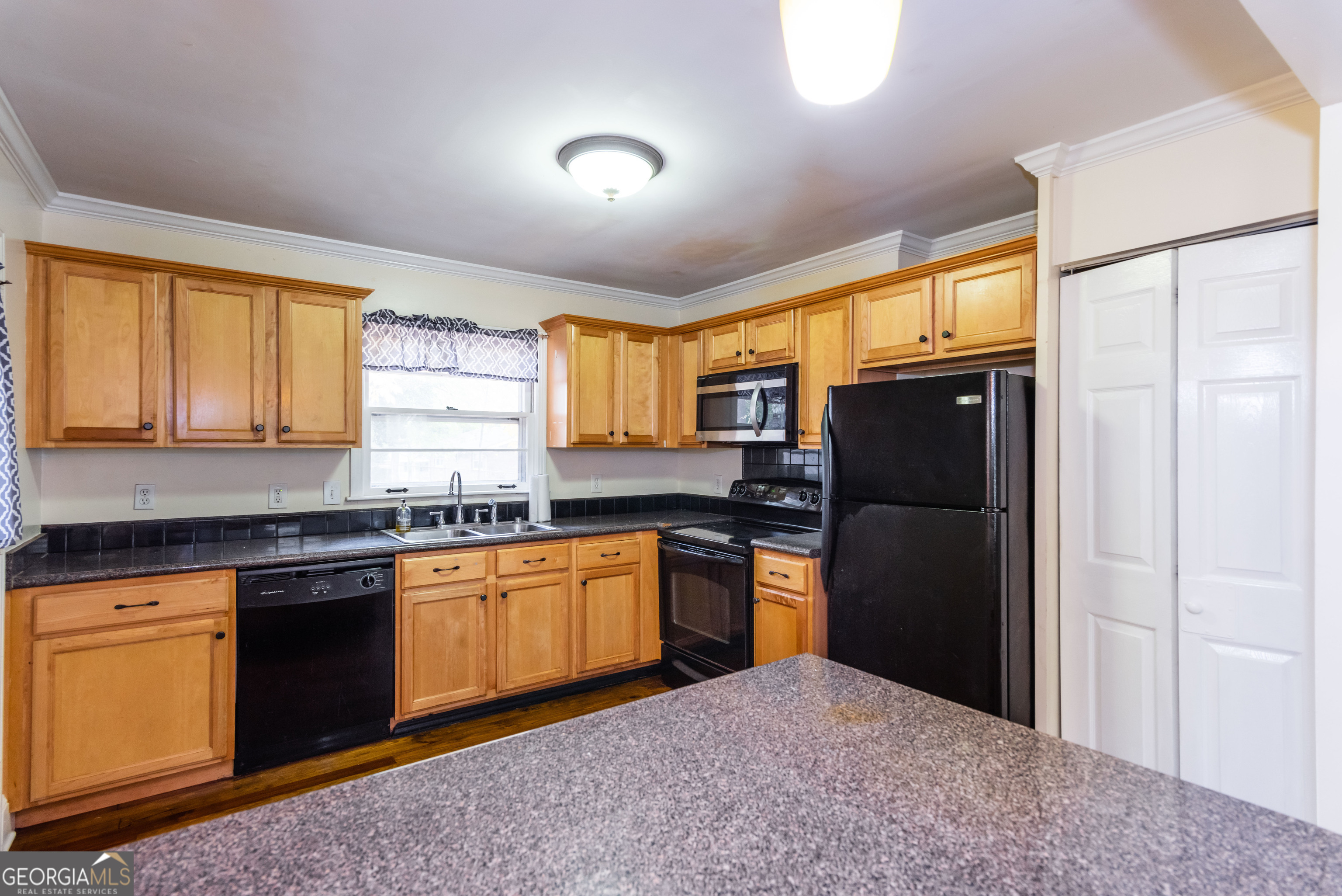 3132 Cloverhurst Drive East Point, GA 30344 - Photo 4 of 10