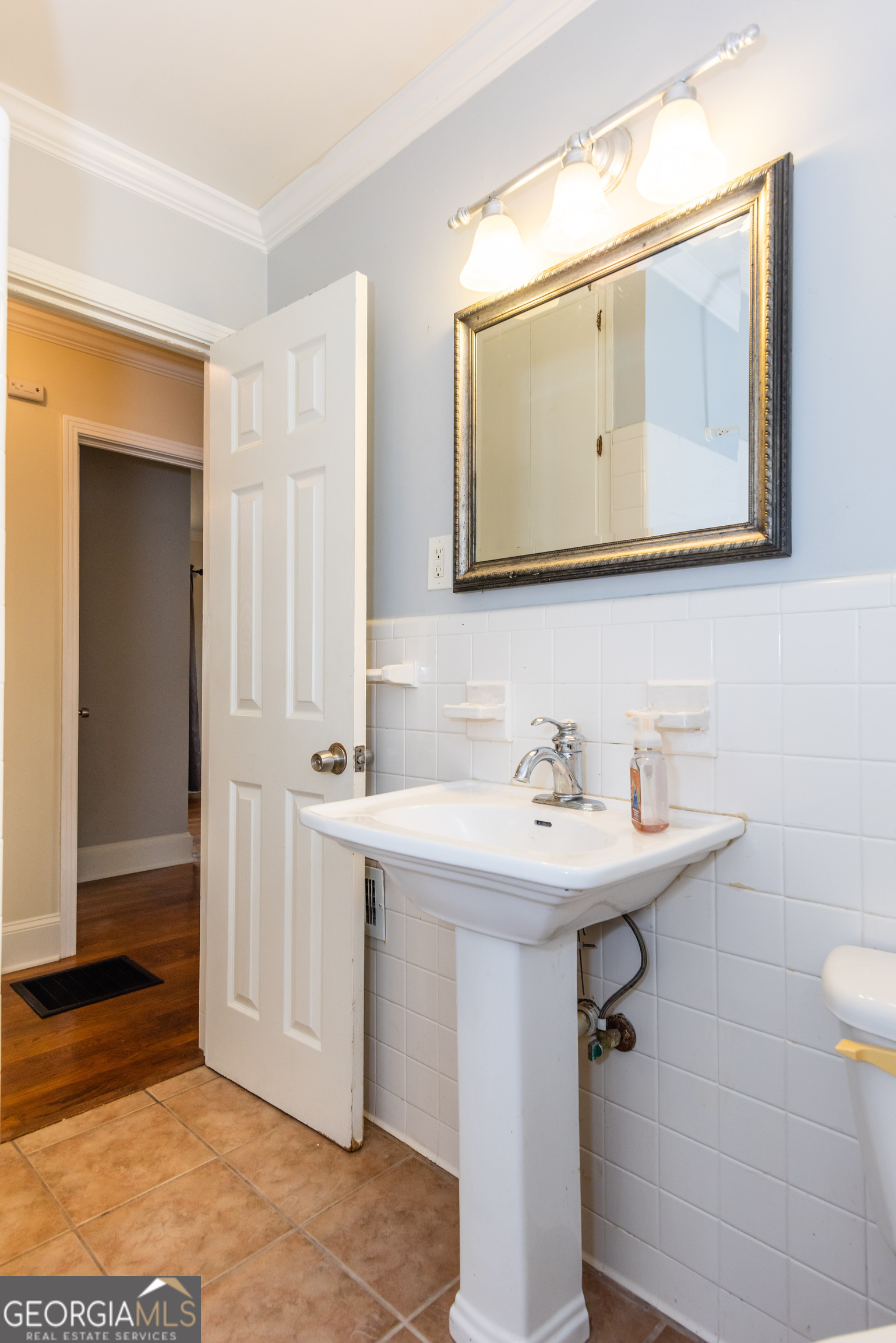 3132 Cloverhurst Drive East Point, GA 30344 - Photo 5 of 10