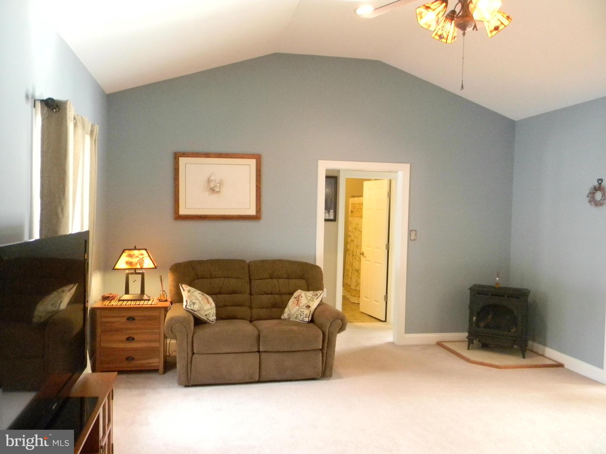 332 Maloney Road Elkton, MD 21921 - Photo 3 of 13 Living Room