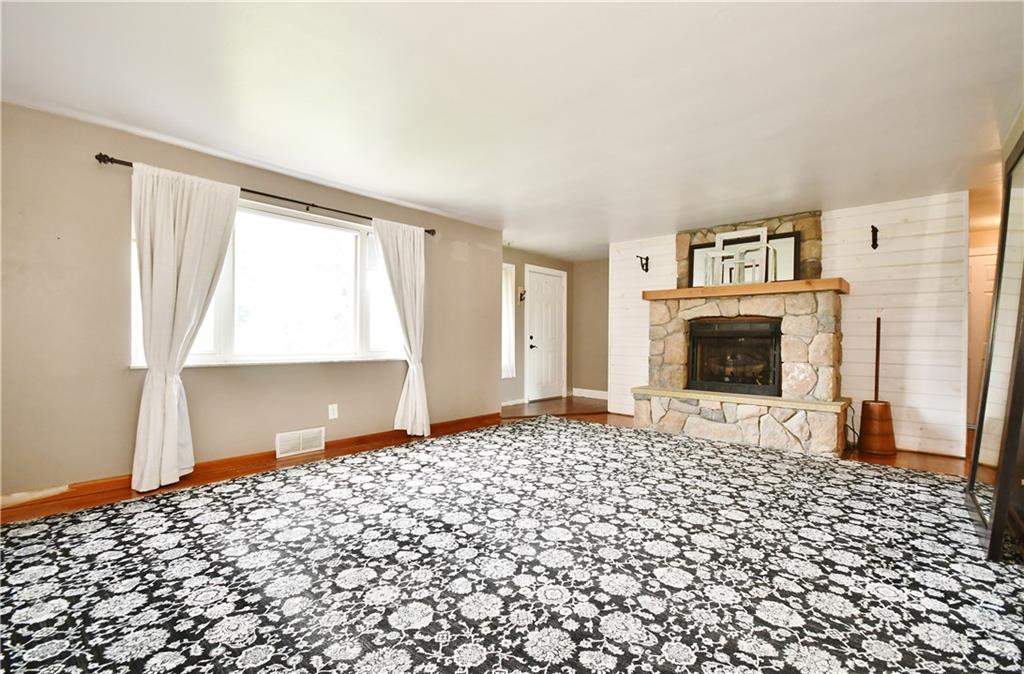 508 Rock Run Road Elizabeth, PA 15037 - Photo 4 of 25 LIVING ROOM